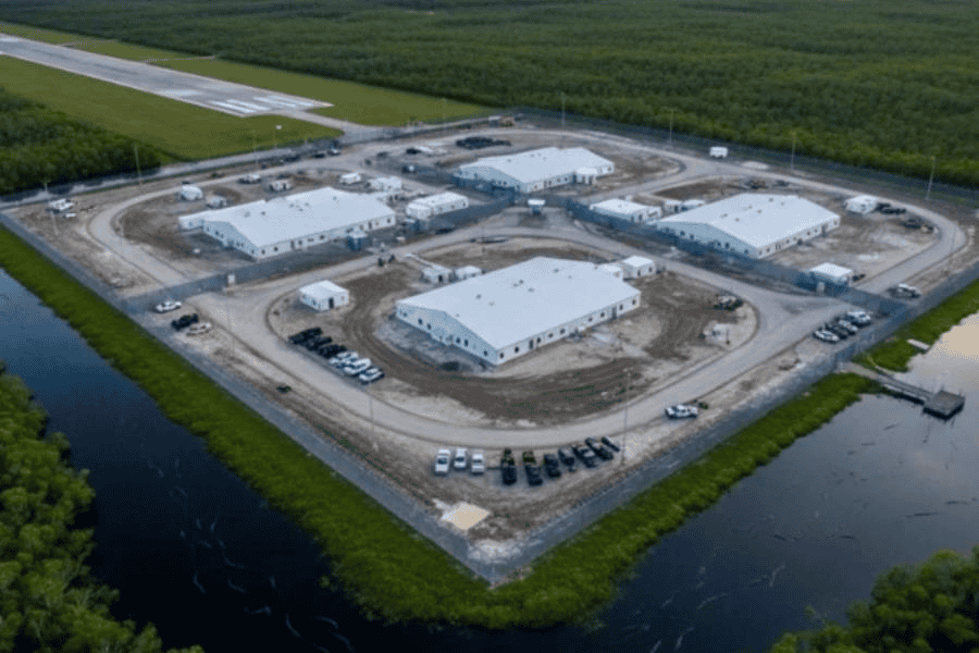 Acusan pésimas condiciones y falta de acceso a asesoría legal en Alligator Alcatraz