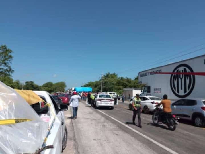Bloqueo en carretera a Cd. del Carmen ajusta más de 100 horas; sigue paso vehicular intermitente cada 30 minutos