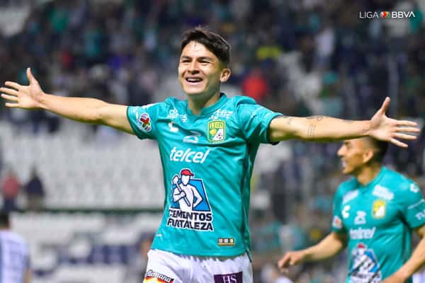 Iván Moreno protagoniza momento emotivo con pequeño aficionado del León