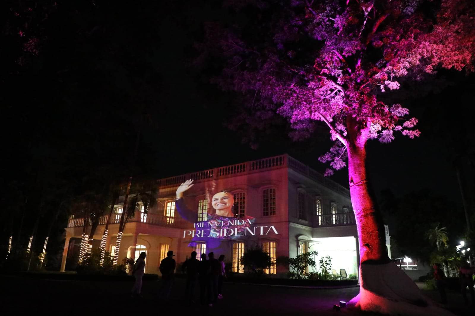 Llega Sheinbaum a Tabasco; es recibida en el Centro Cultural Quinta Grijalva