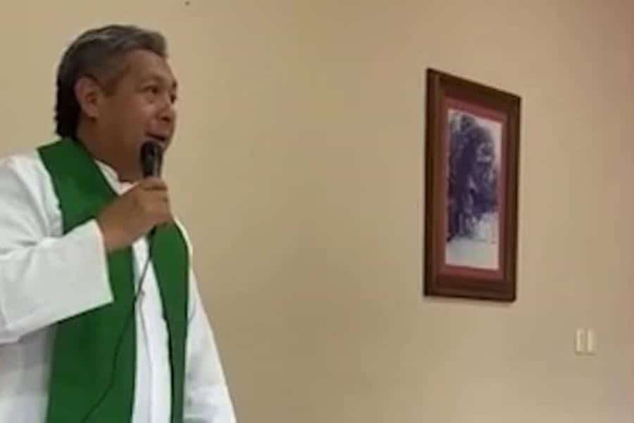 Desde su peregrinación por Michoacán, Padre tiktokero invita a la fiesta patronal de Cupilco