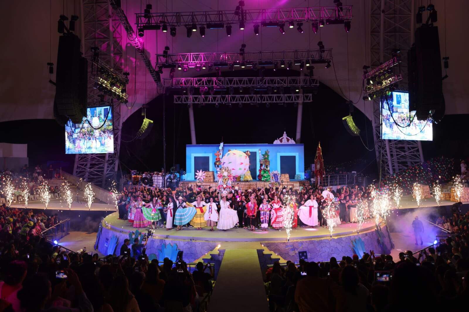 Tras presentación en la Guelaguetza, roban vestuario de bailarinas