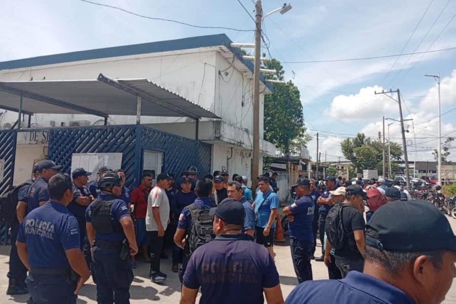 Policías de Macuspana obtienen respuesta de aumento salarial, tras nuevo paro y bloqueo carretero