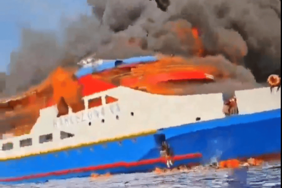 Al menos 5 muertos deja incendio en ferry de pasajeros