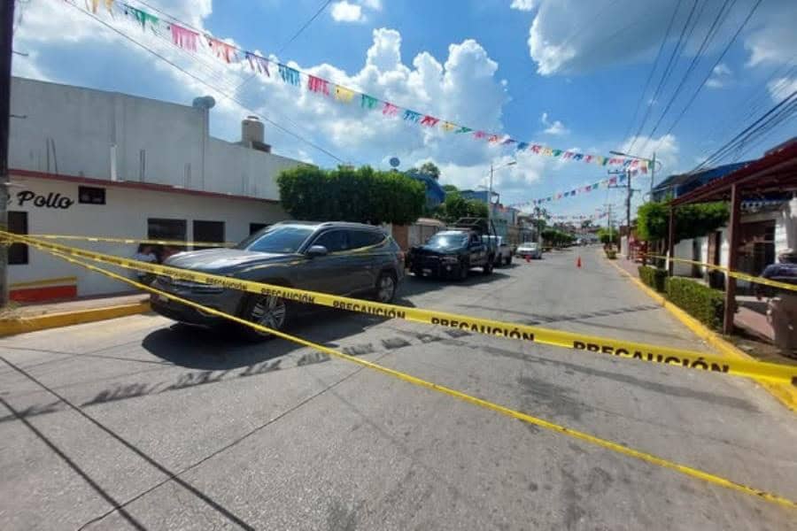 Fallece hombre de posible infarto dentro de camioneta en la colonia El Carmen, Nacajuca