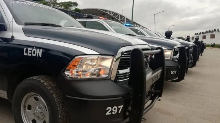 Termina hospitalizado luego de caer de patrulla en la que lo llevaban detenido en León