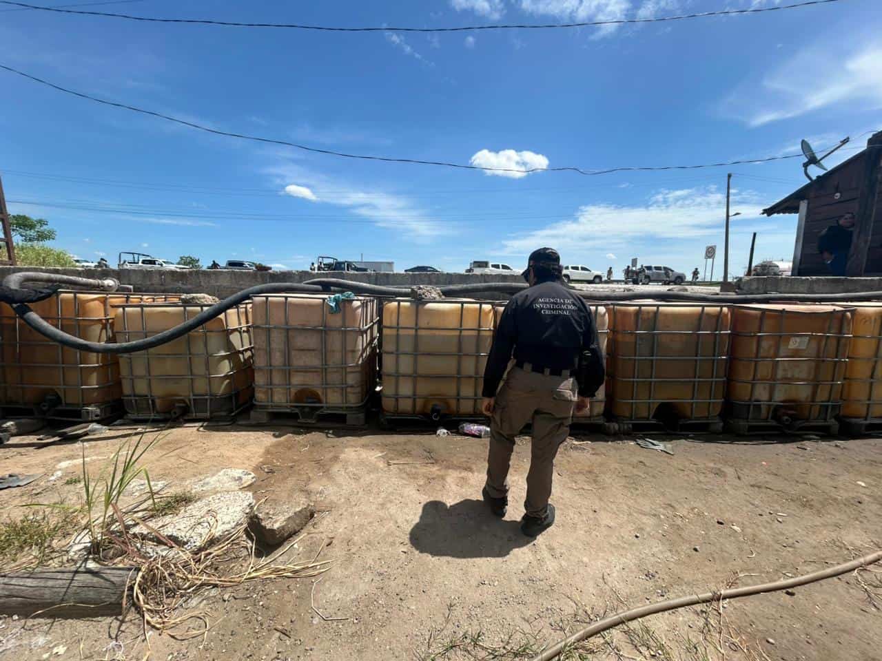 Aseguran más de 4 mil litros de huachicol durante cateo en Cárdenas