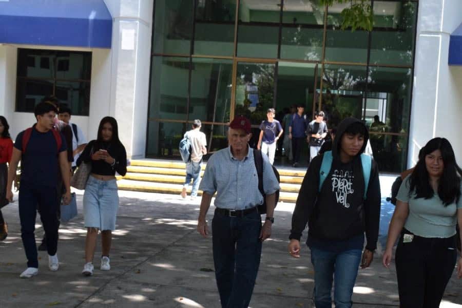 ¡Nunca es tarde para estudiar! Don Rafael de 79 años inicia estudios en el Tecnológico de Villahermosa