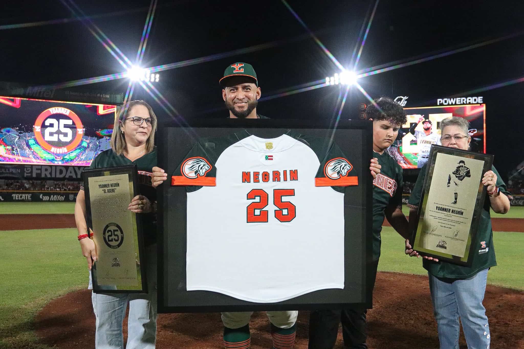 Leones de Yucatán retira el número 25 de Yoanner Negrín