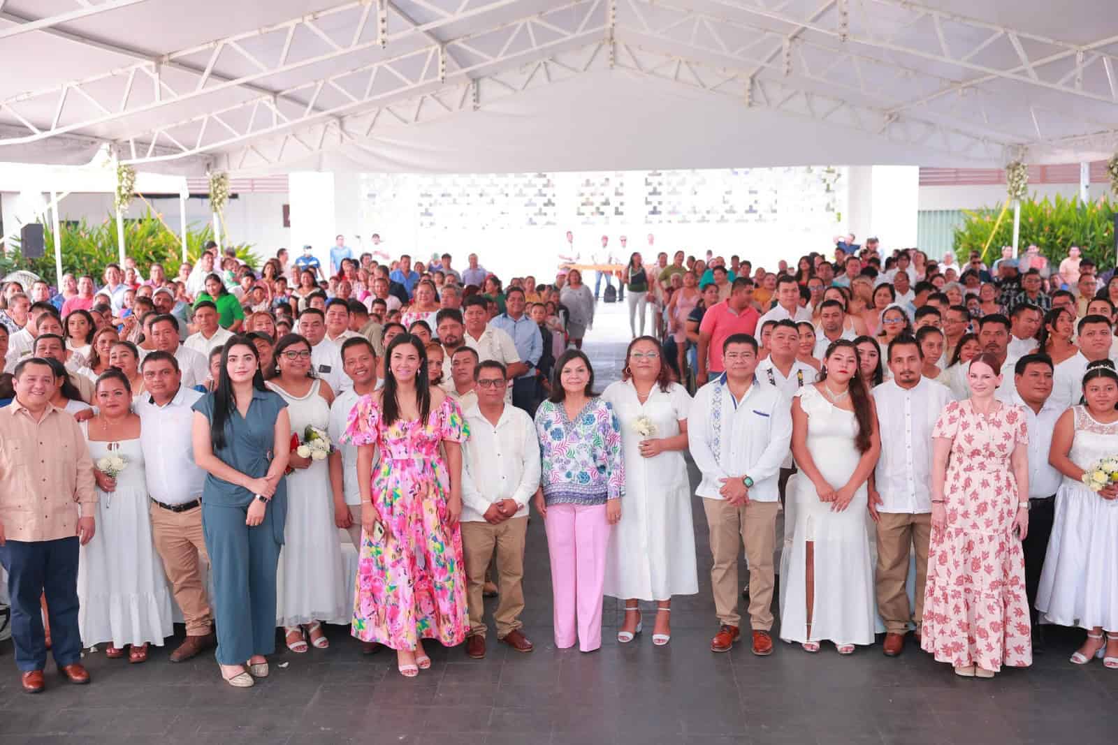 63 parejas se dan el sí en la Boda Colectiva 2025 en Centro