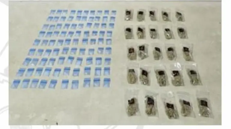 Detienen a 4 hombres y 1 mujer en Centro por portación de armas y droga