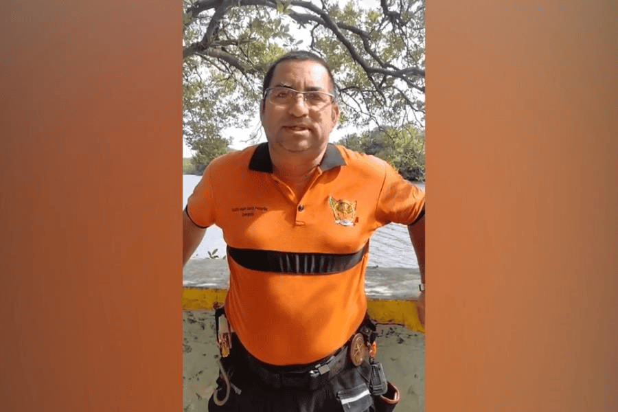 Botea Escuadrón Nacional de Rescate Paraíso para dar mantenimiento a ambulancia