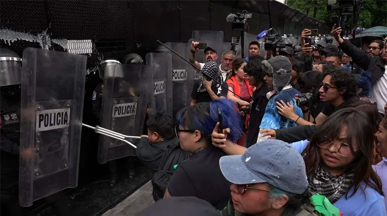 Tercera protesta contra la gentrificación arranca con enfrentamiento en la CDMX