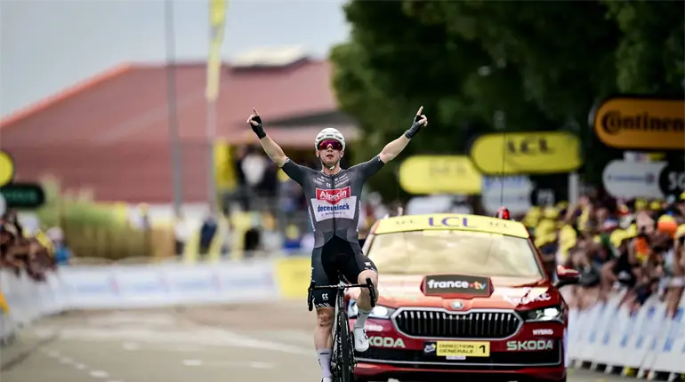 Kaden Groves gana la penúltima etapa del Tour de Francia