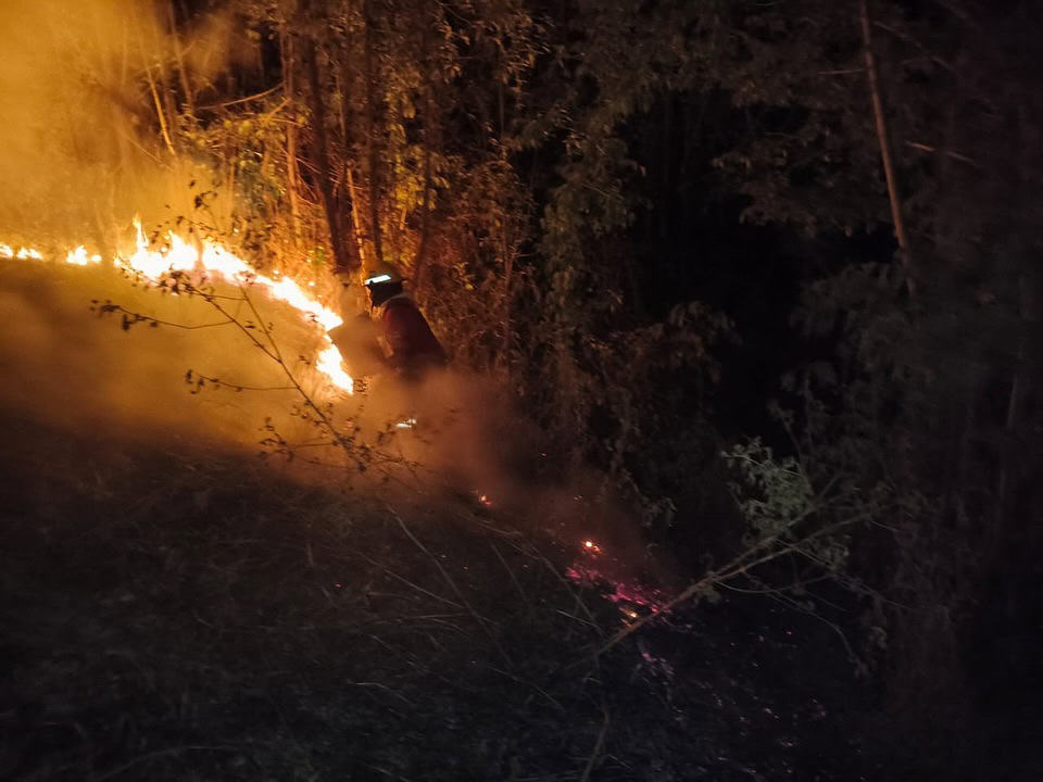 Fuerte incendio de pastizal en Nicolás Bravo, Macuspana, causa preocupación entre los ciudadanos