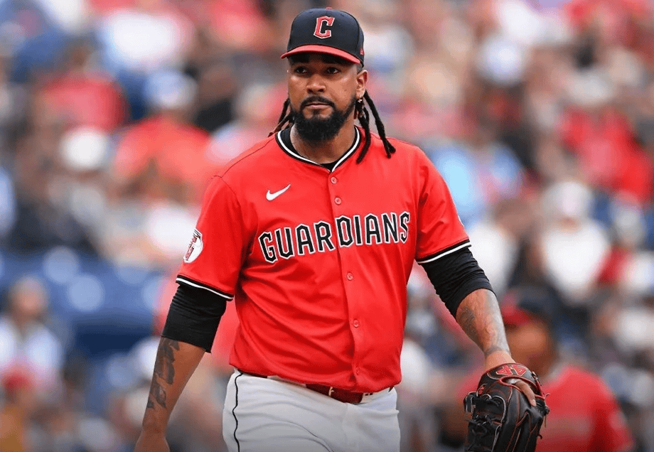 Guardianes colocan a Emmanuel Clase en licencia remunerada por investigación de apuestas