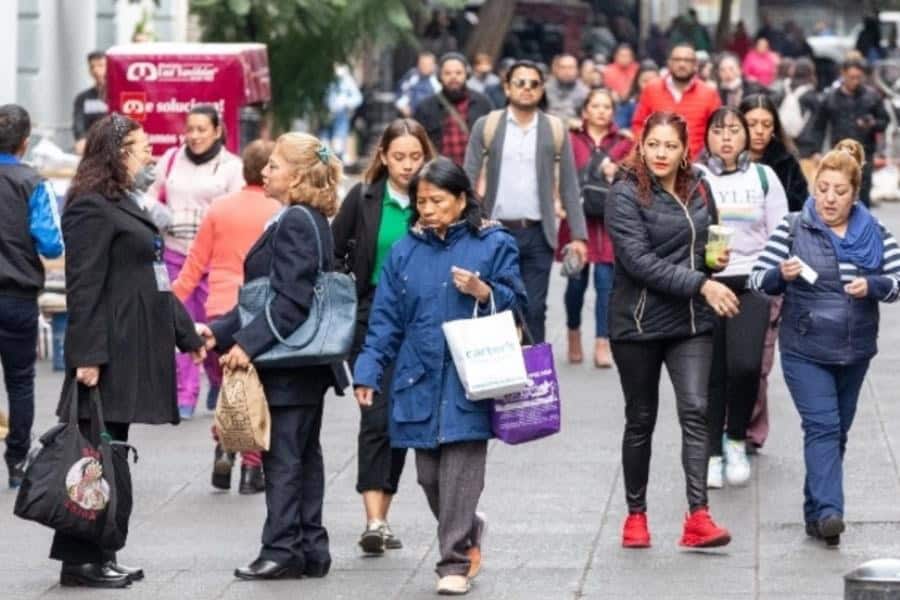 Brecha salarial persiste en México; mujeres ganan 34% menos que hombres: Inegi