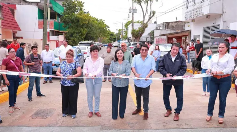 Yolanda Osuna inaugura obras hidráulicas y de pavimentación en Col. Adolfo López