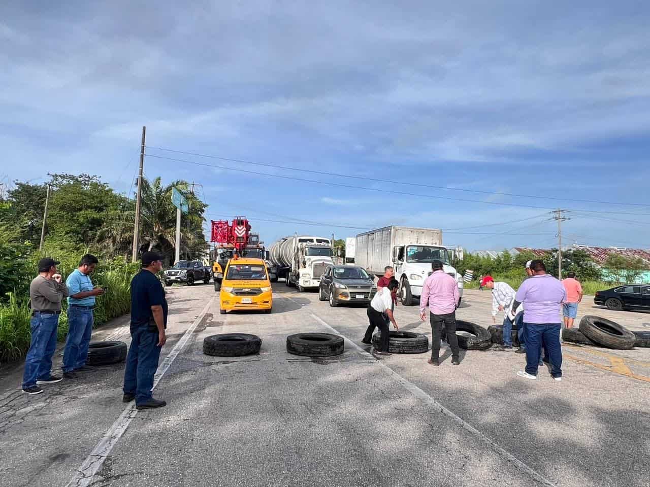 Bloquean por 10 horas la vía Escárcega – Villahermosa habitantes de Palizada; manifestantes se retiraron sin solución