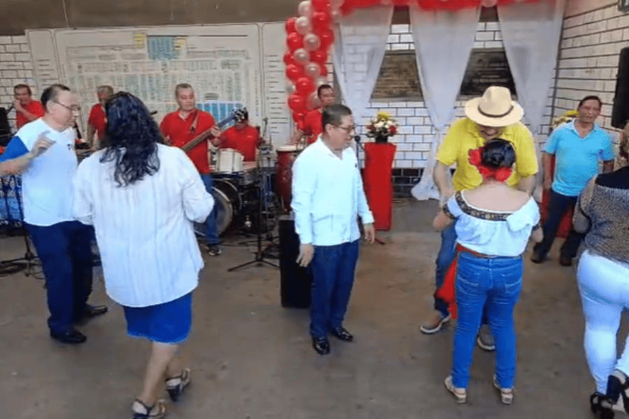 Con marimba, barbacoa y ‘bailongo’ celebran el Día del Locatario en el Pino Suárez