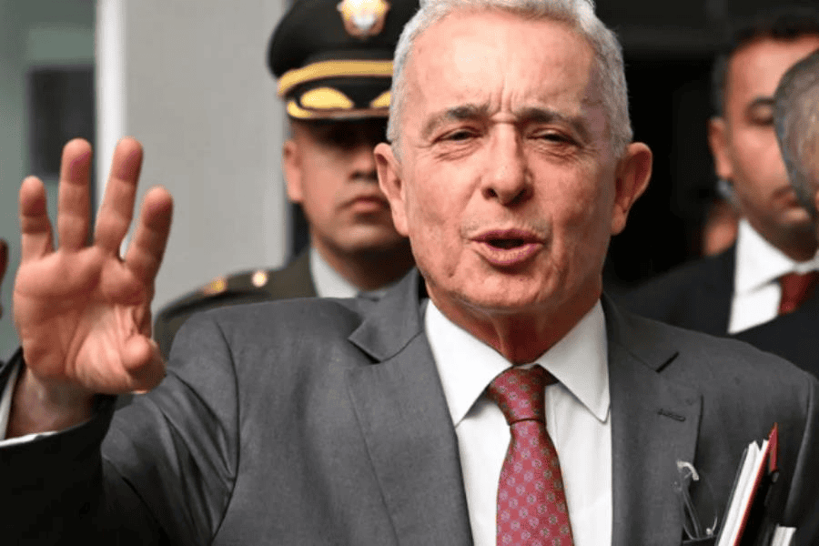 Álvaro Uribe, expresidente de Colombia, es condenado a 12 años de prisión domiciliaria