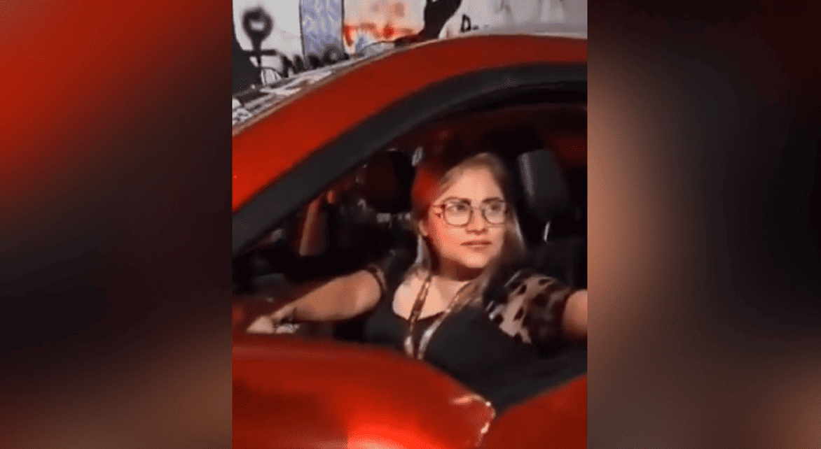 Trabajadora de Centro de Justicia para Mujeres de Veracruz llama muerta de hambre a agente de tránsito