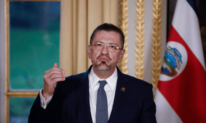 Renuncia vicepresidente y 6 integrantes más del gabinete presidencial en Costa Rica