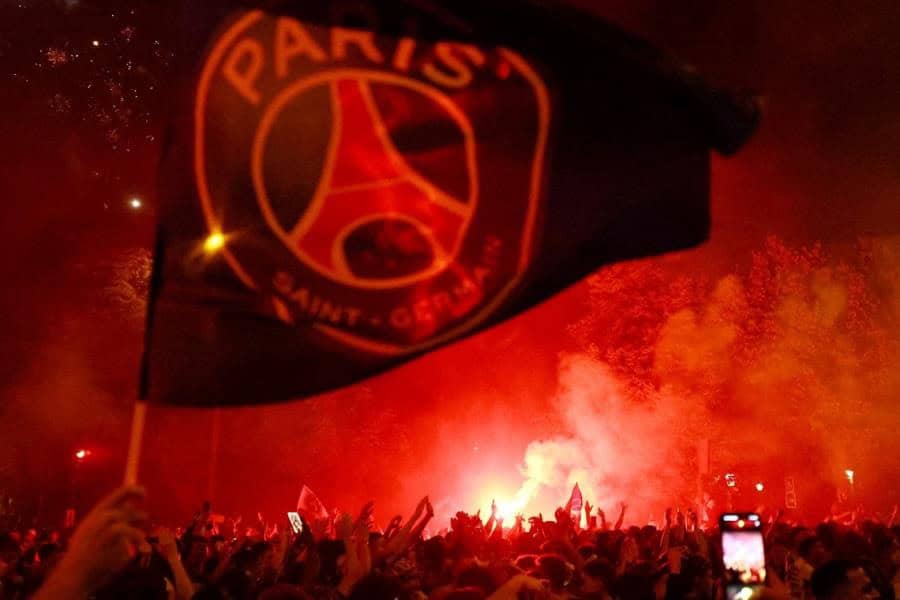 UEFA sanciona con 148 mil euros al PSG por comportamientos de sus aficionados en la final de la Champions