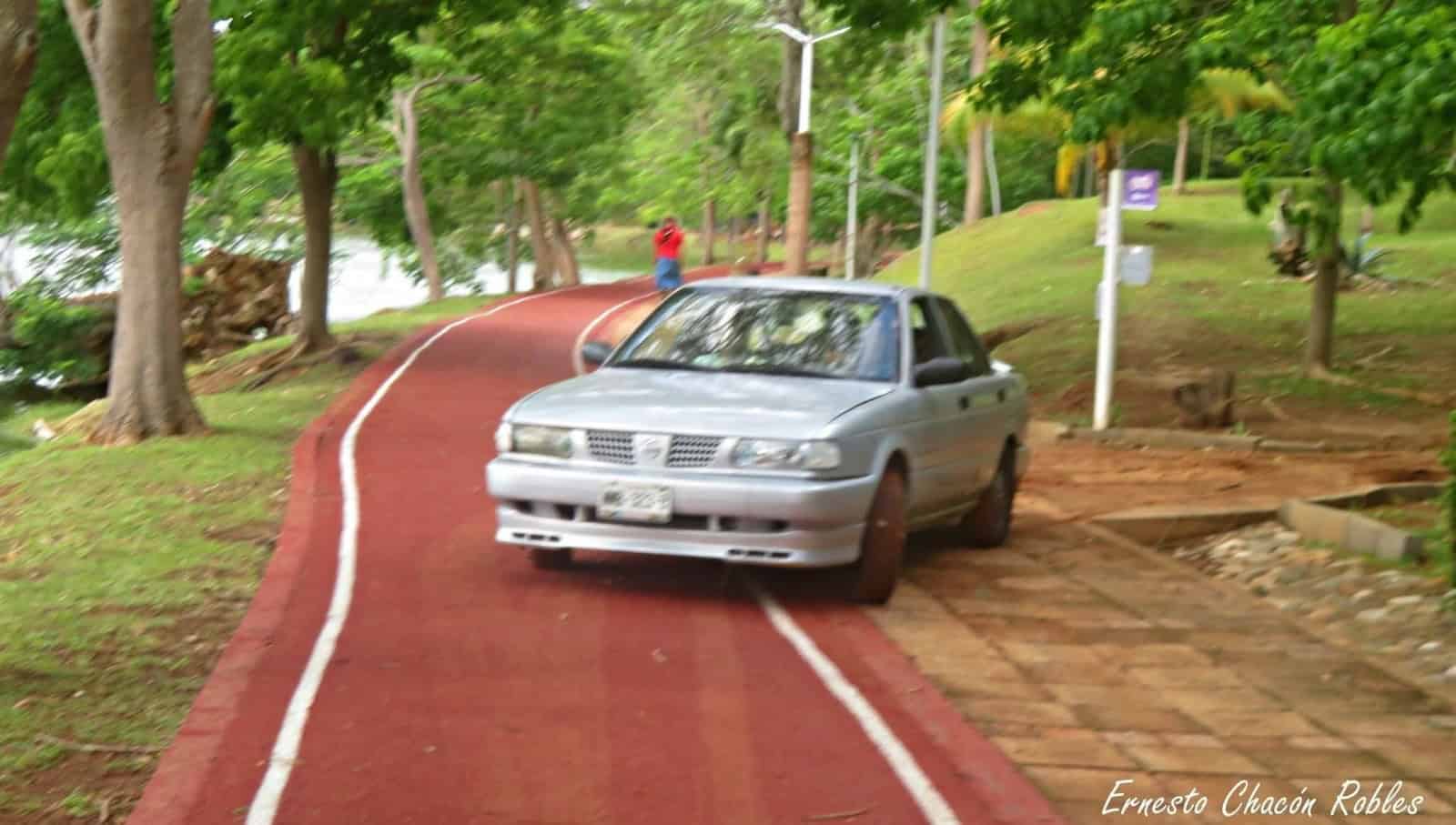Captan a Tsuru sobre la pista de tartán del Parque La Pólvora