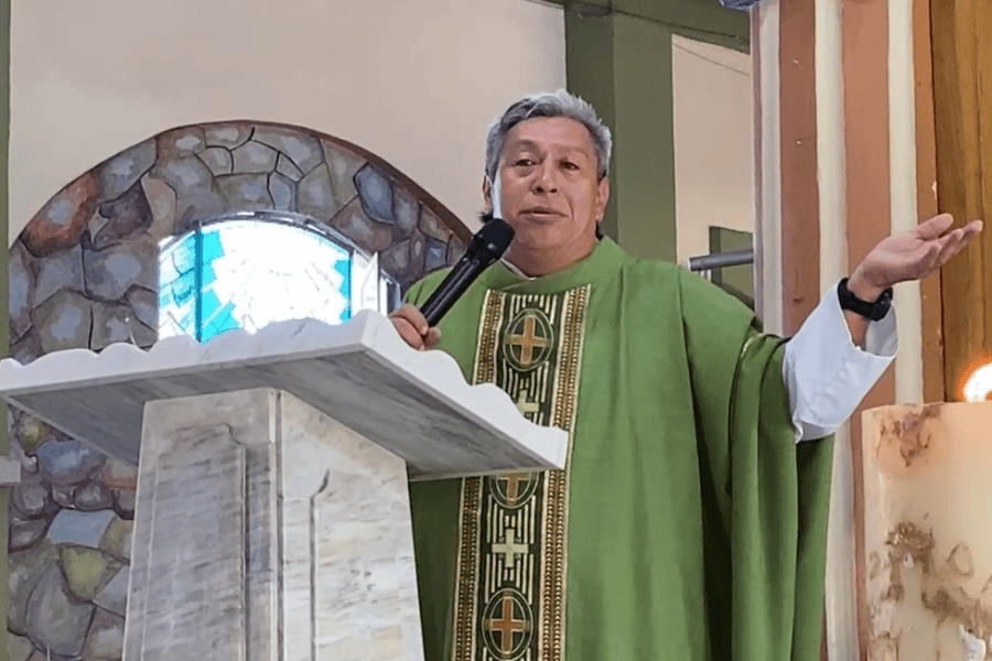 A no poner el corazón en riquezas terrenales, ni alimentar la avaricia: Padre Tiktokero a fieles