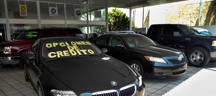 Comando irrumpe en agencia de autos en Morelos y se lleva 6 unidades