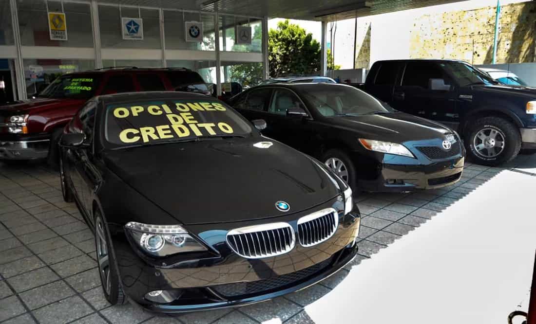 Comando irrumpe en agencia de autos en Morelos y se lleva 6 unidades