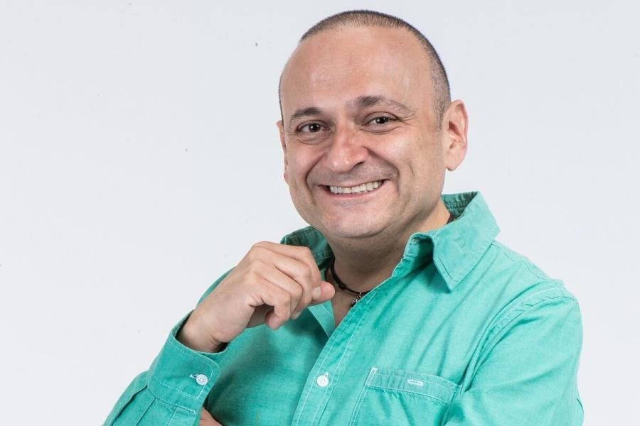 Celebra Lalo España 20 años de Vecinos, 22 de Margara Francisca y espera venir a Tabasco con obra