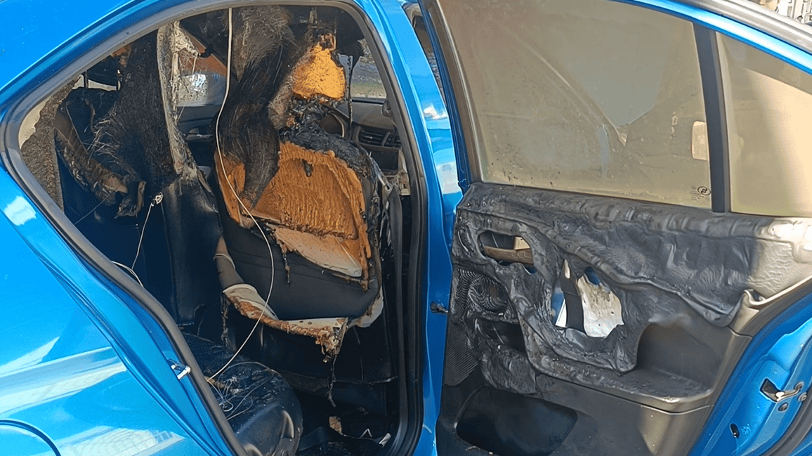 Incendian y balean vehículo en Gaviotas Norte