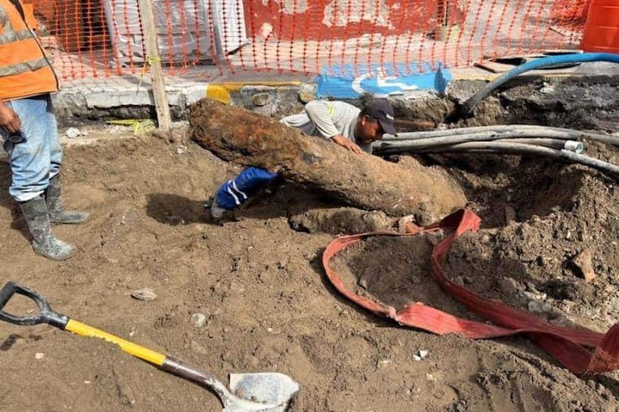 INAH resguarda e indaga par de cañones de hierro recuperados en Veracruz