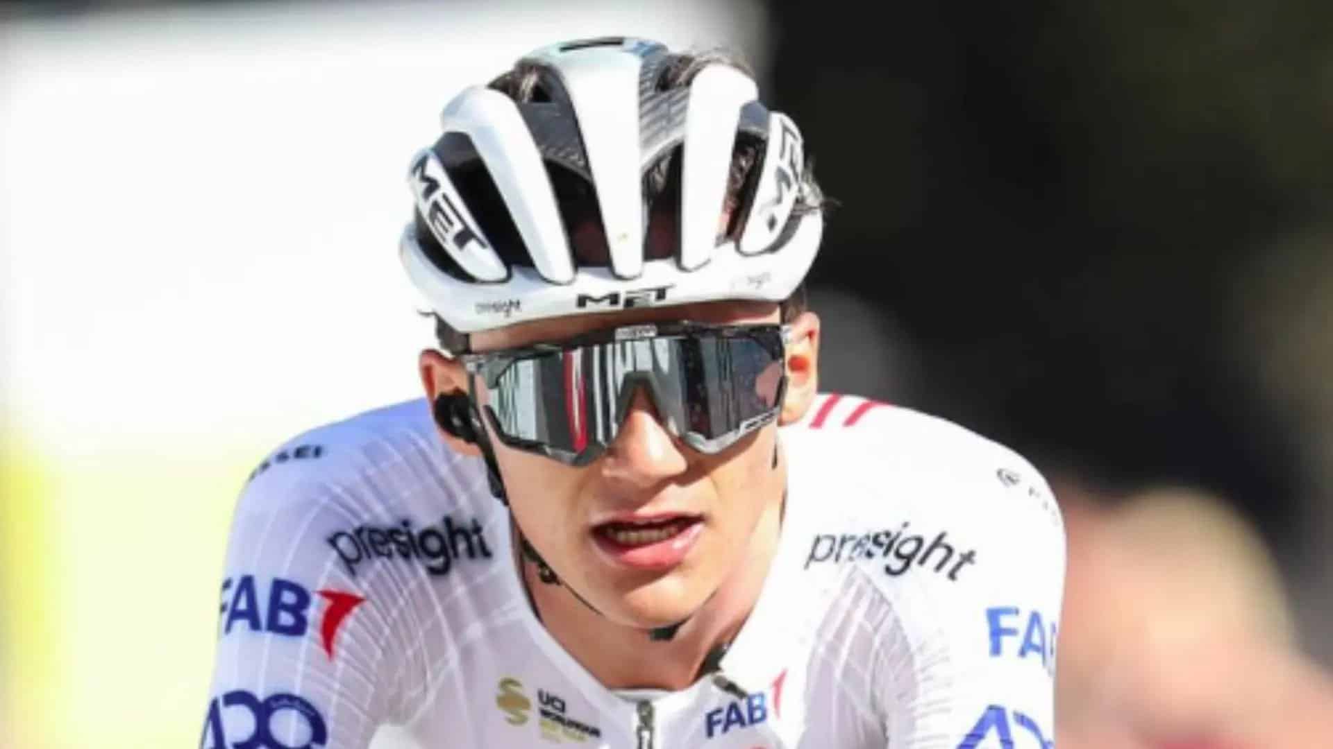 Isaac del Toro cae en recta final de la etapa 1 de la Vuelta a Burgos y termina en lugar 49