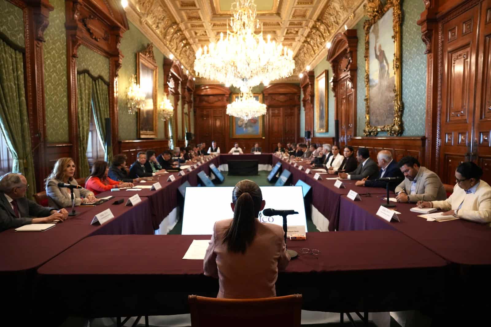 Revisa Sheinbaum con gobernadores avances del IMSS-Bienestar