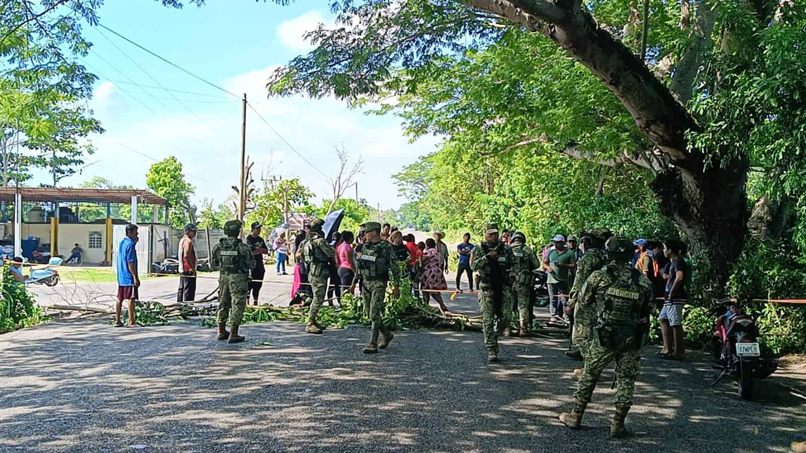 Cierran carretera por 7 horas ante falta de agua en Corregidora Ortiz