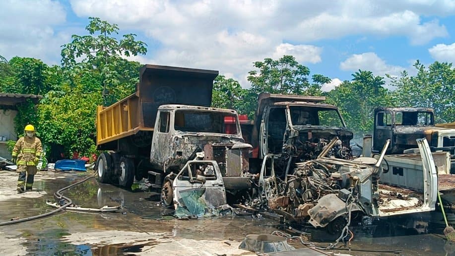 Se registra incendio de volteos en taller sobre la Villahermosa- Cárdenas