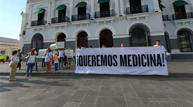 Marchan para exigir medicamentos oncológicos y radioterapias en Tabasco