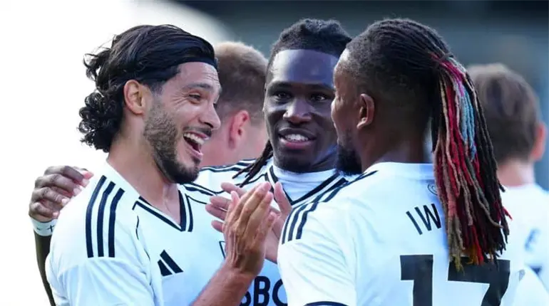 Con gol de Raúl Jiménez, Fulham vence en amistoso al Frankfurt