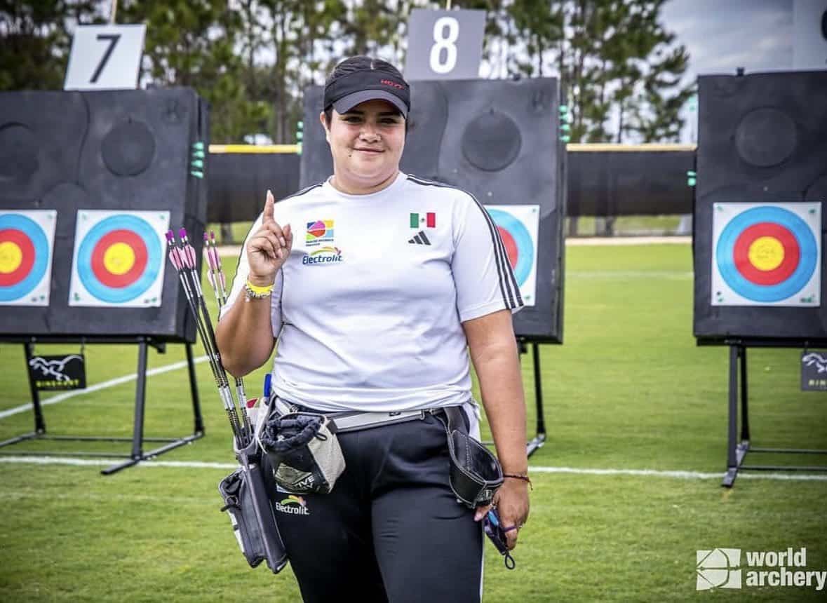 Andrea Becerra gana oro en tiro con arco en Juegos Mundiales