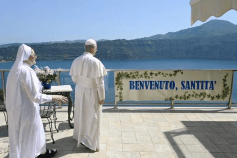 Papa León regresa a Castel Gandolfo para otros días de descanso