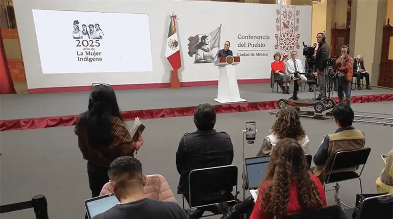 Debate entre Sheinbaum y periodista Reyna alarga la “mañanera” de este miércoles