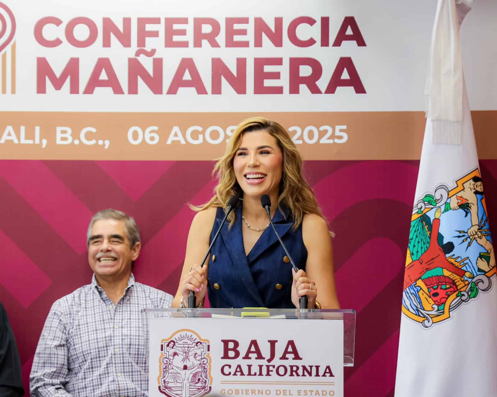 Abuchean a Marina del Pilar, gobernadora de BC, por “colarse” a concierto de Shakira