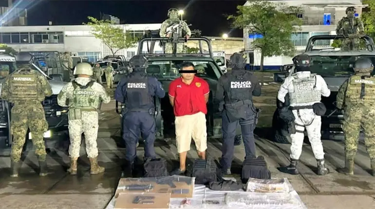 Capturan a ‘El Mecánico’ con armas, equipo táctico y drogas en Centro