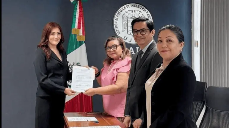 Exigen justicia para Merari recién egresada de la UJAT, tras ser atacada con block