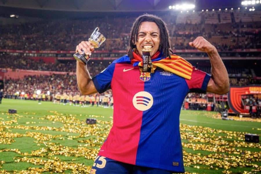 Jules Koundé renueva con el Barcelona hasta junio de 2030