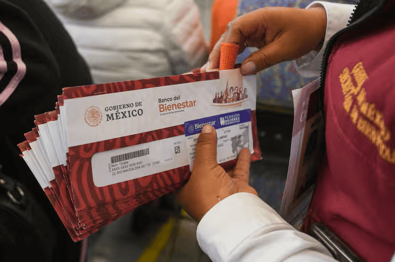 Alerta Bienestar por fraudes que usurpan programas sociales pidiendo anticipos