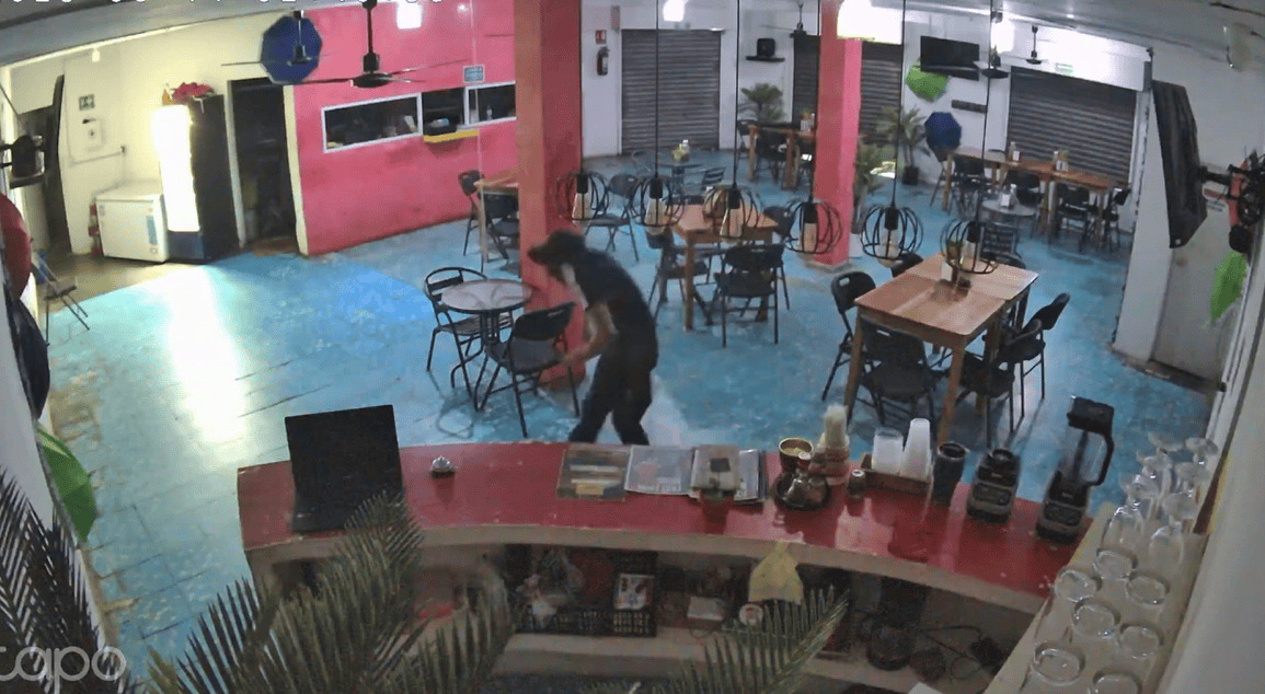 Lo detienen en Balancán por robar comercio; familia devuelve lo hurtado